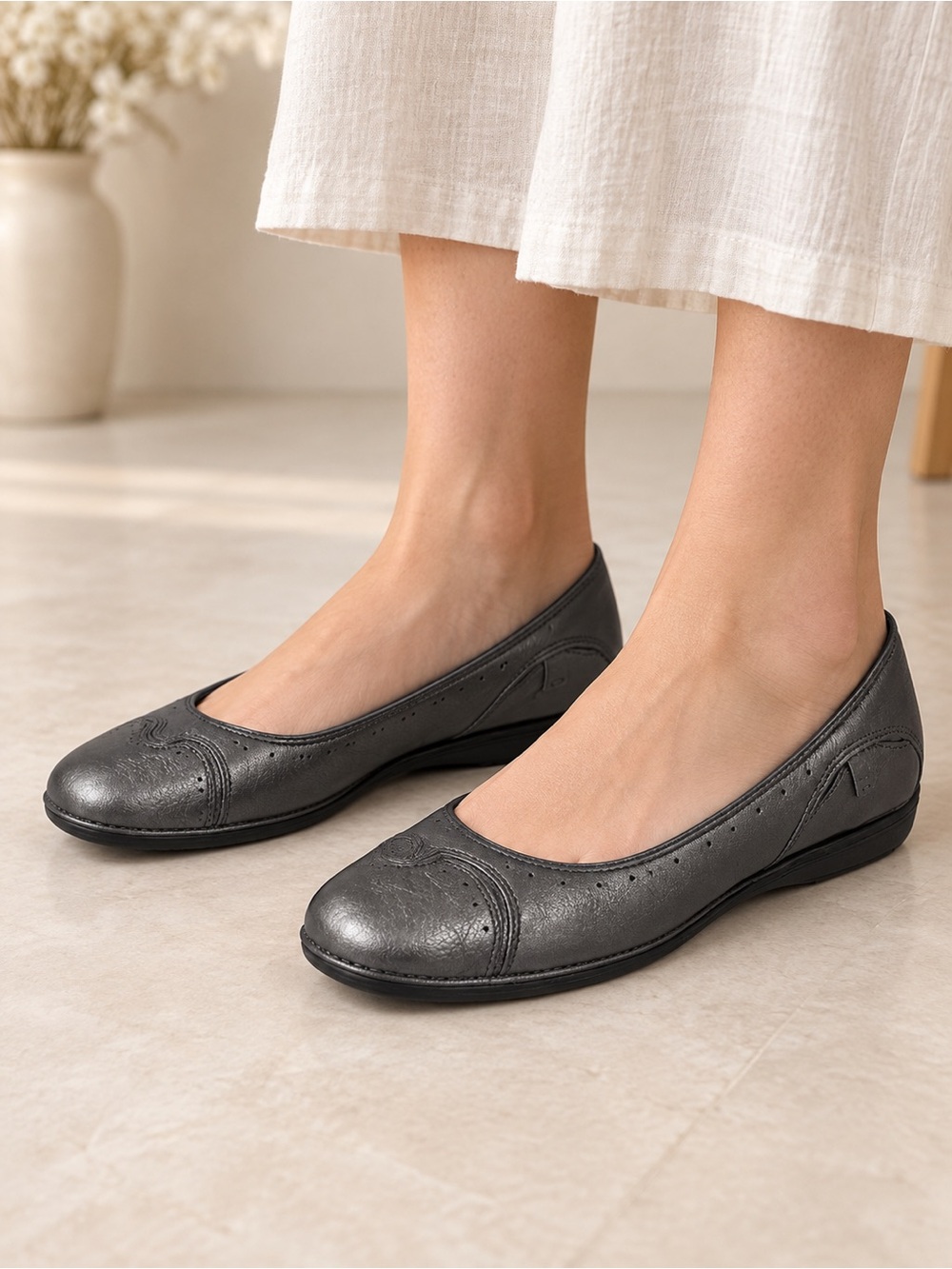 Clark’s Unstructured Metallic Charcoal Ballet Flats
